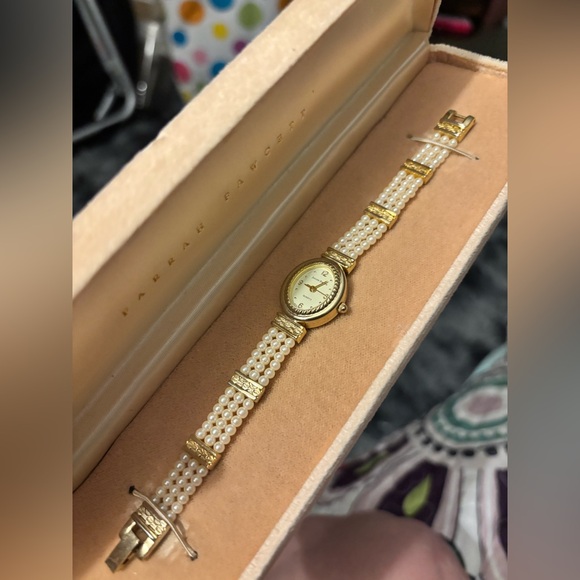 Jaclyn Smith Quartz Gold Tone Pearl Watch - Picture 1 of 7